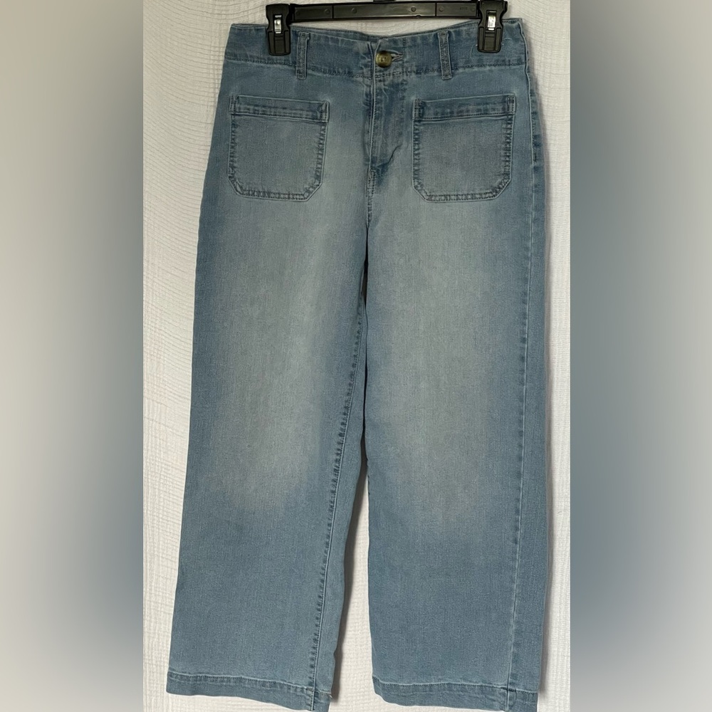 BUNDLE 3/$10!  d. jeans Light Blue Denim Crop Pants